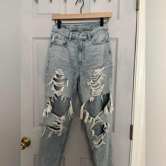American Eagle Outfitters Denim - American Eagle: light wash ripped mom jeans, size 2